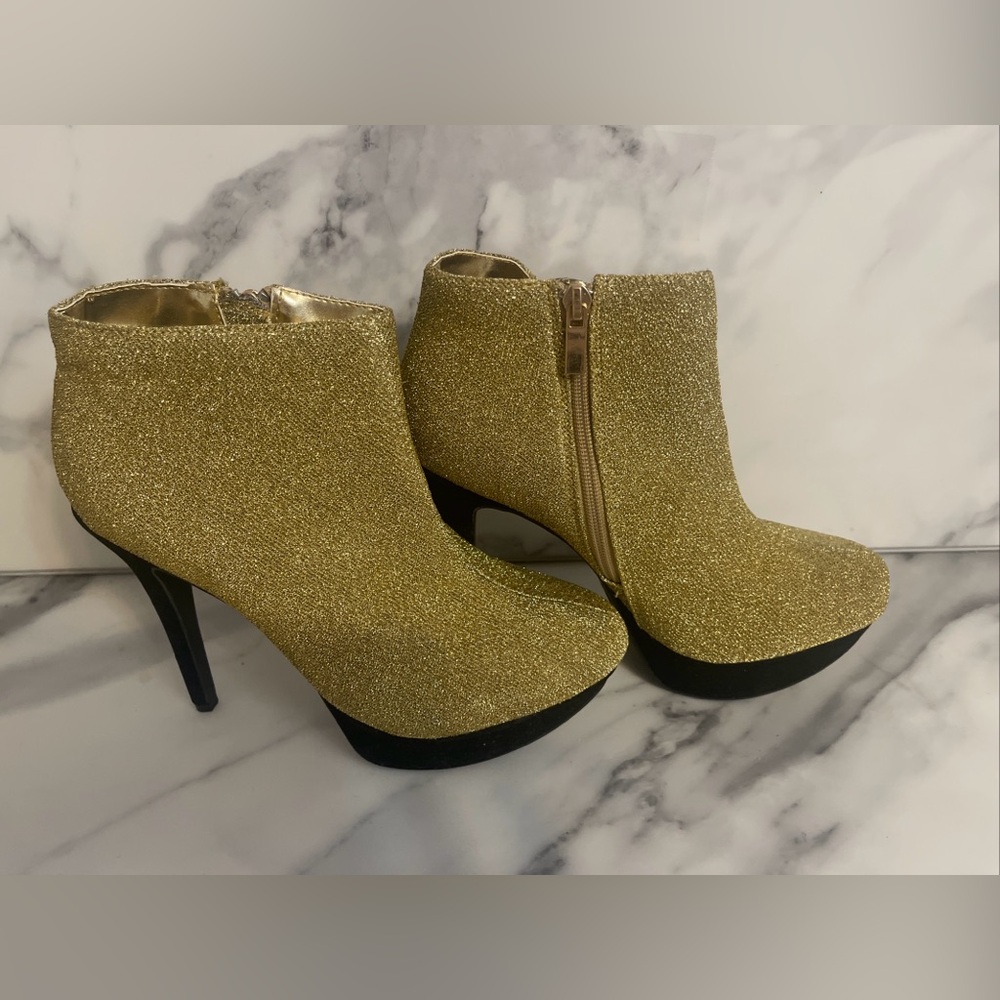 NEW Anne Michelle Shimmering Gold & Black Suede Platform Ankle Boots Size 9